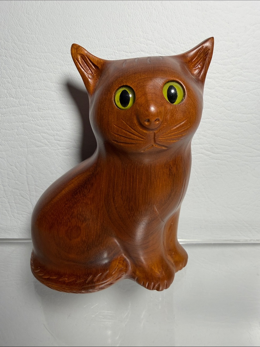 Ernie Besler Signed Myrtlewood Handcrafted Sitting Cat Figure 5” Tall
